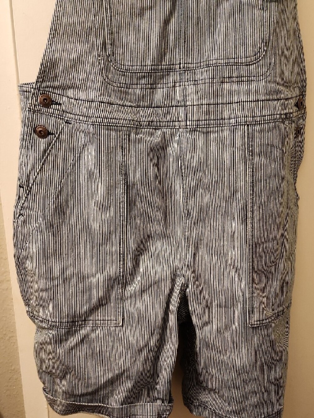 Duluth Striped Denim Short Overalls with Adjustable Black Straps Size L - Picture 5 of 8